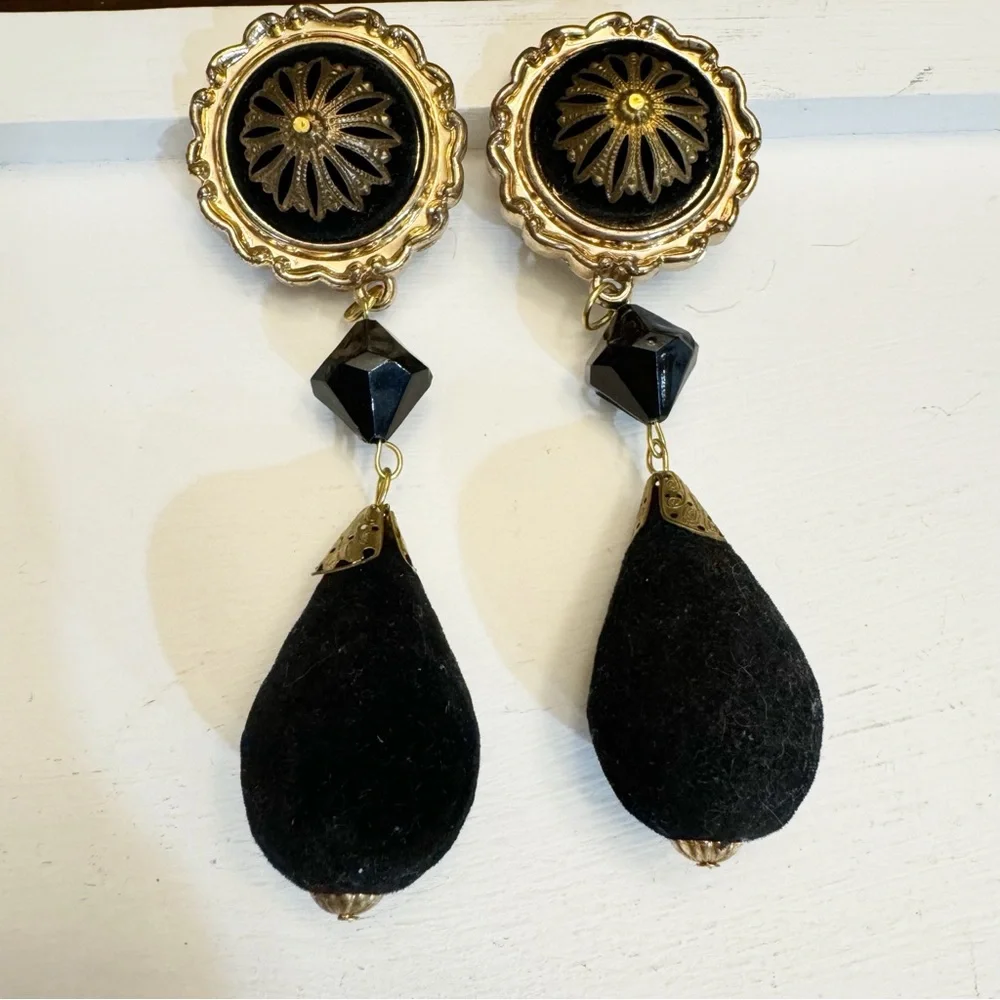 Long Black Gold Dangle Drop Clip On Earrings Statement Vintage Plastic Acrylic